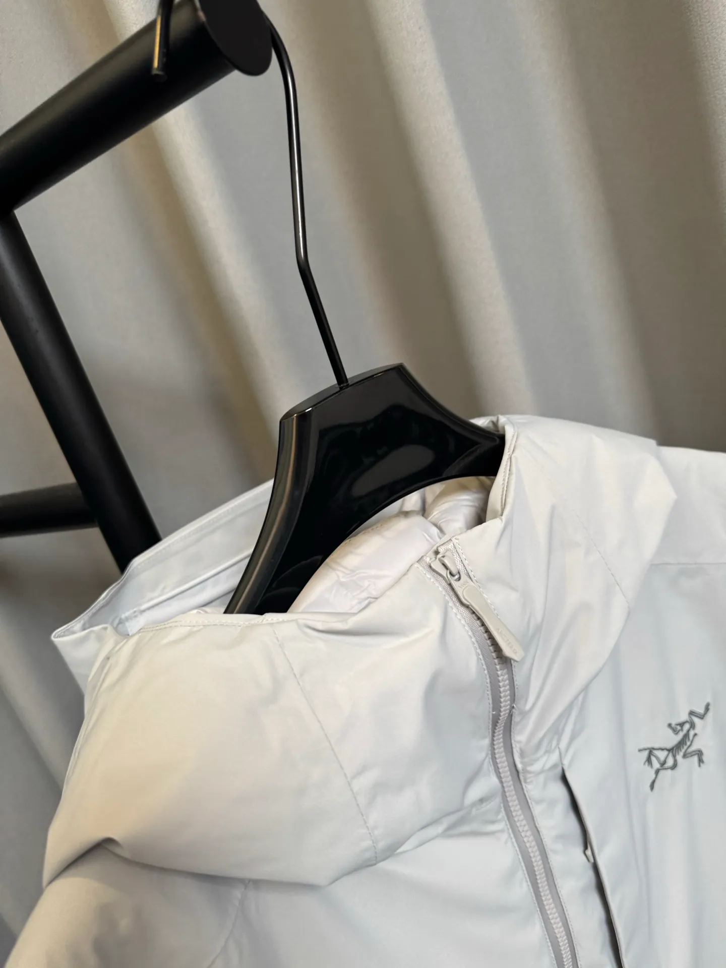 【Premium 】 ARC‘TERYX Solano Down Hoody + Breathable Versatile Gore Tex ， ！ 5 !! SOLANO + ， 、 Breathable 。New Arrival Solano Down Hoody 、 、 。Solano 、 ， 。 FAS GORE-TEX ， 。 ， Breathable。 ， rima Loft Breathable ！ Same Style ： Size：s/m/l/xl/2xl